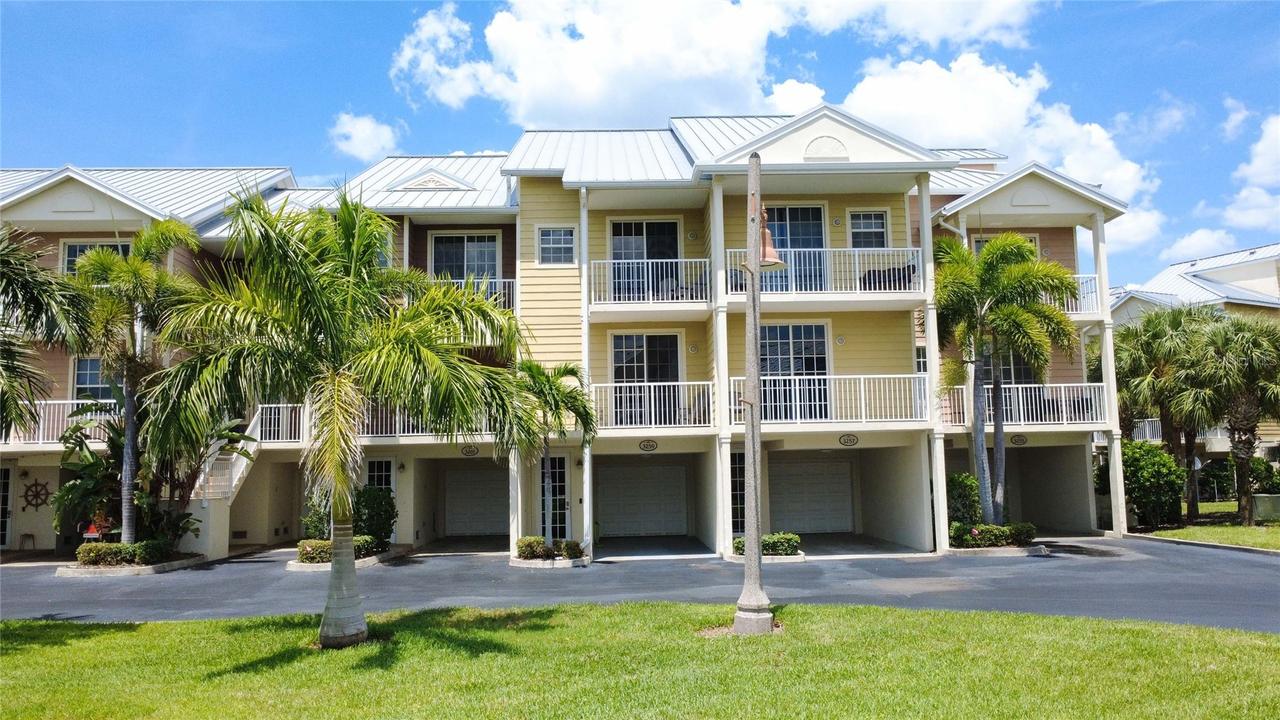3259 Mangrove Point Dr., Ruskin, FL 33570