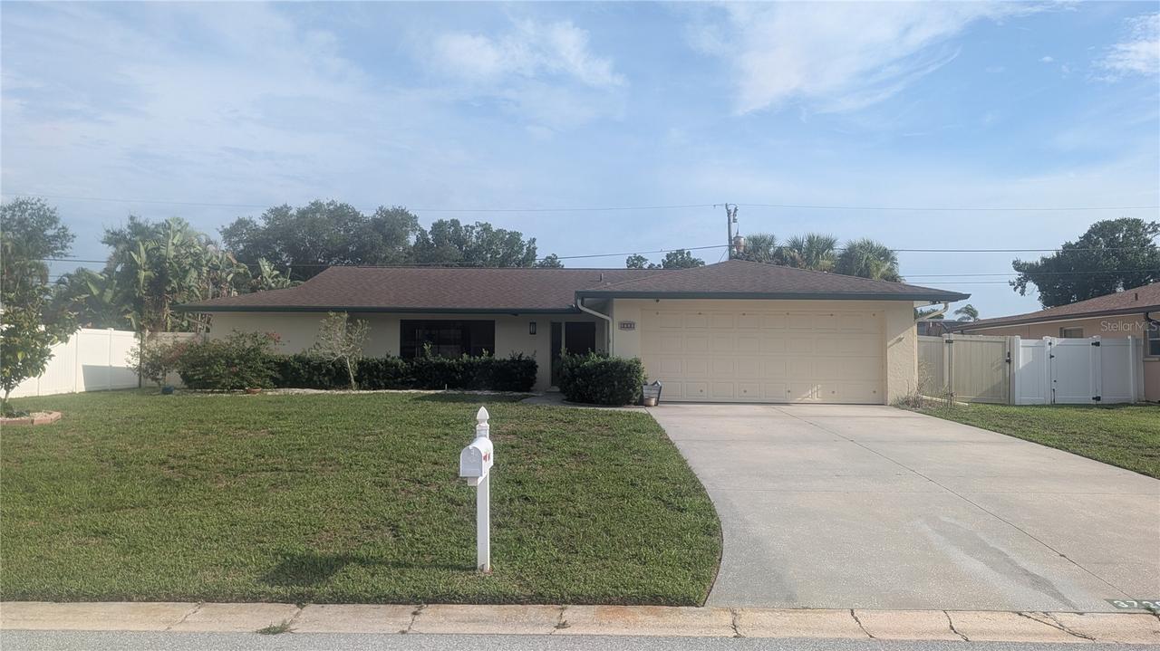 3720 Pin Oaks St., Sarasota, FL 34232