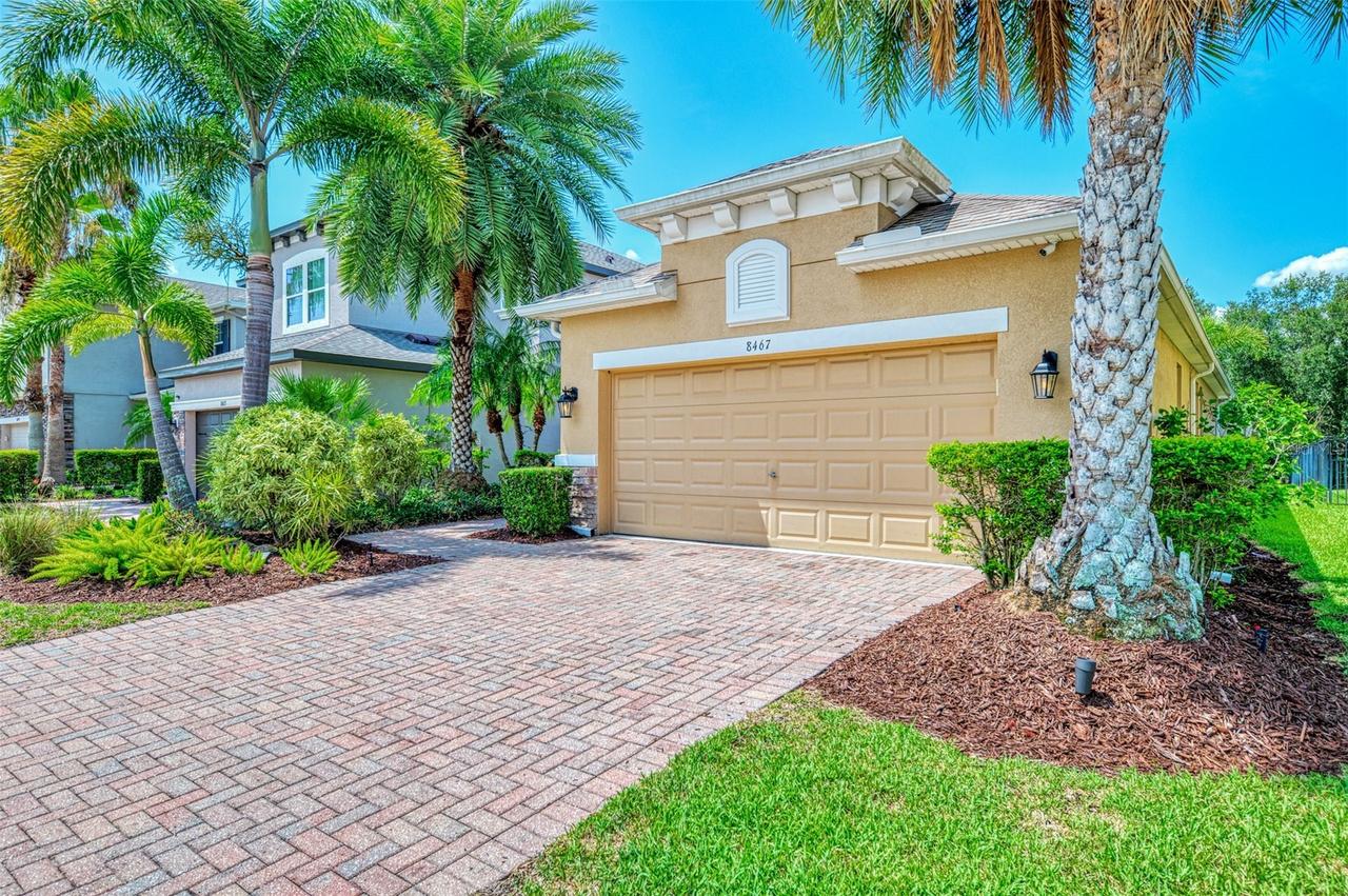 8467 Nandina Dr., Sarasota, FL 34240