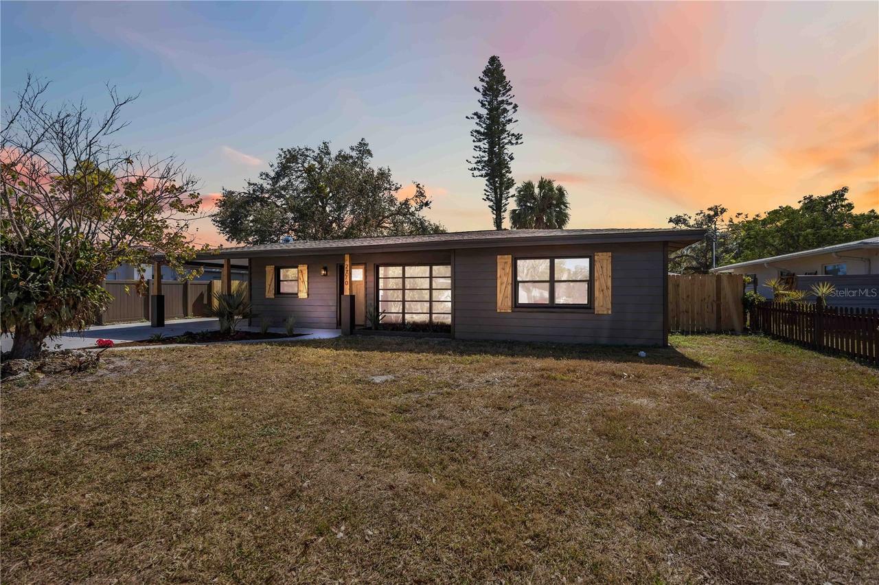 2770 Wood St., Sarasota, FL 34237