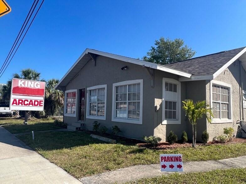 2435 1st St., Bradenton, FL 34208