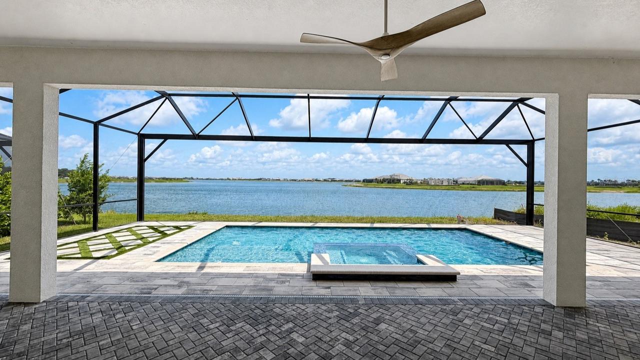 812 Blue Shell Loop, Sarasota, FL 34240
