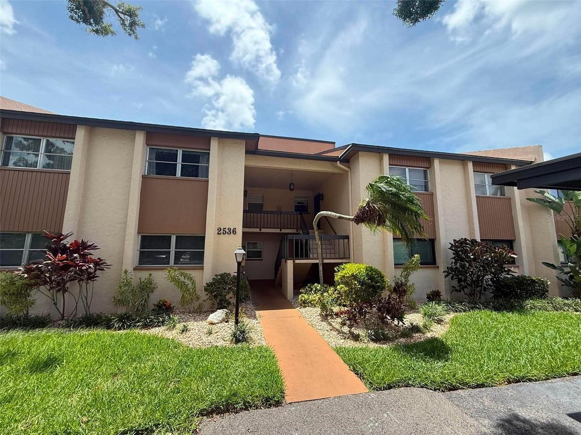 2536 Clubhouse Cir. #202, Sarasota, FL 34232