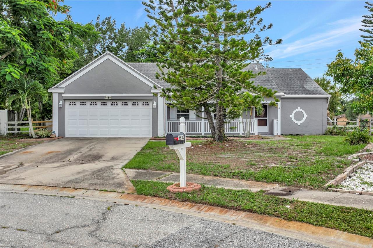 5680 25th Street Cir., Bradenton, FL 34203