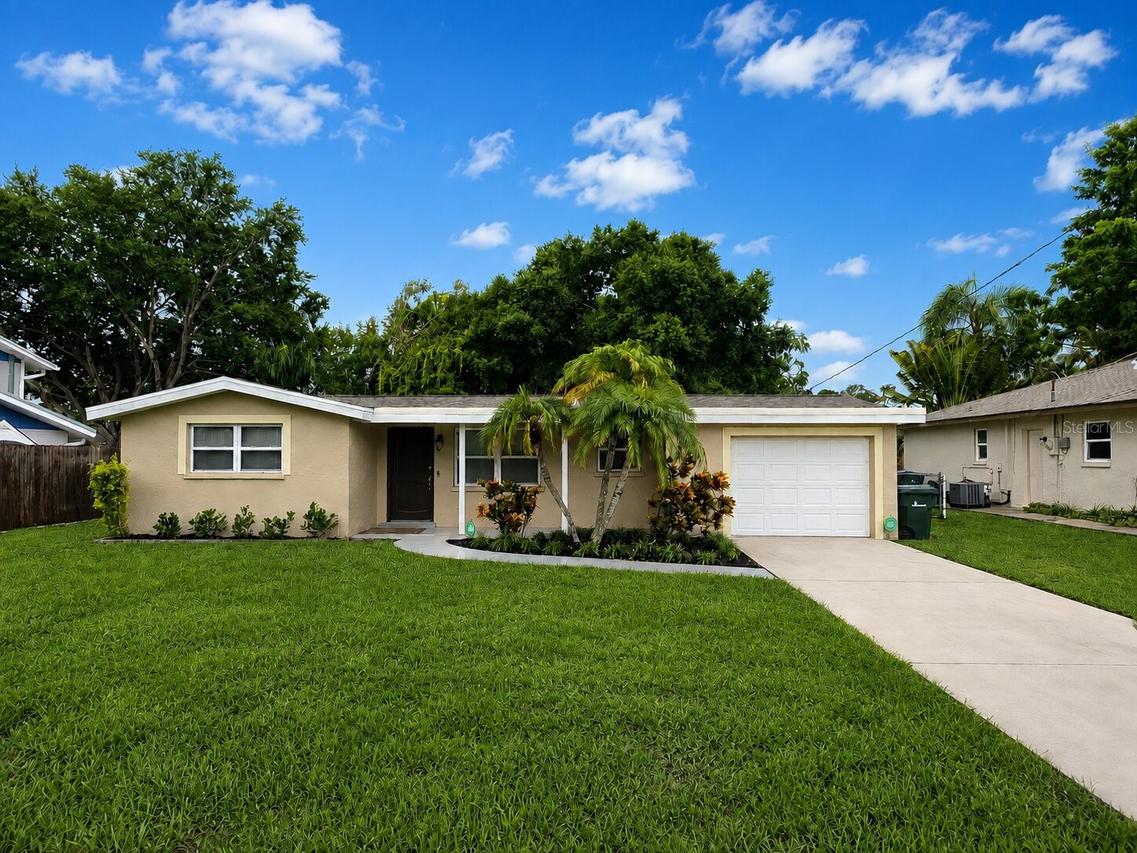 4200 Winthrop St., Sarasota, FL 34232