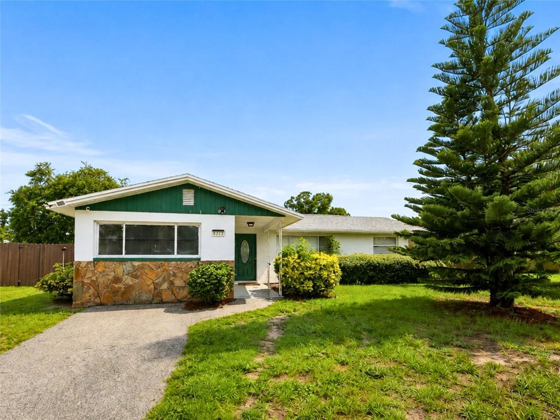 8628 Magnolia Dr., Seminole, FL 33777