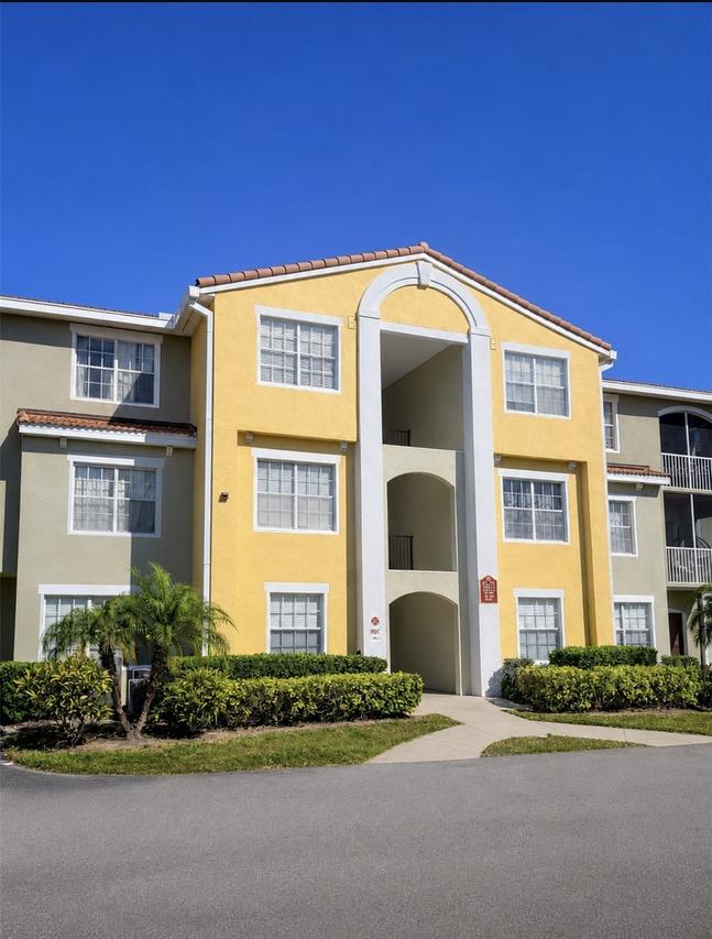 5601 Bentgrass Dr. #10-202, Sarasota, FL 34235