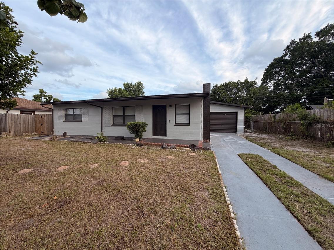1905 Roslyn Ave., Bradenton, FL 34207