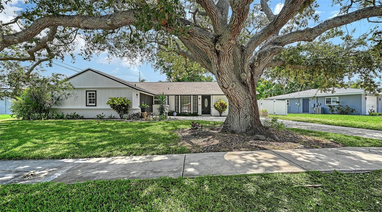 6711 S Lockwood Ridge Rd., Sarasota, FL 34231