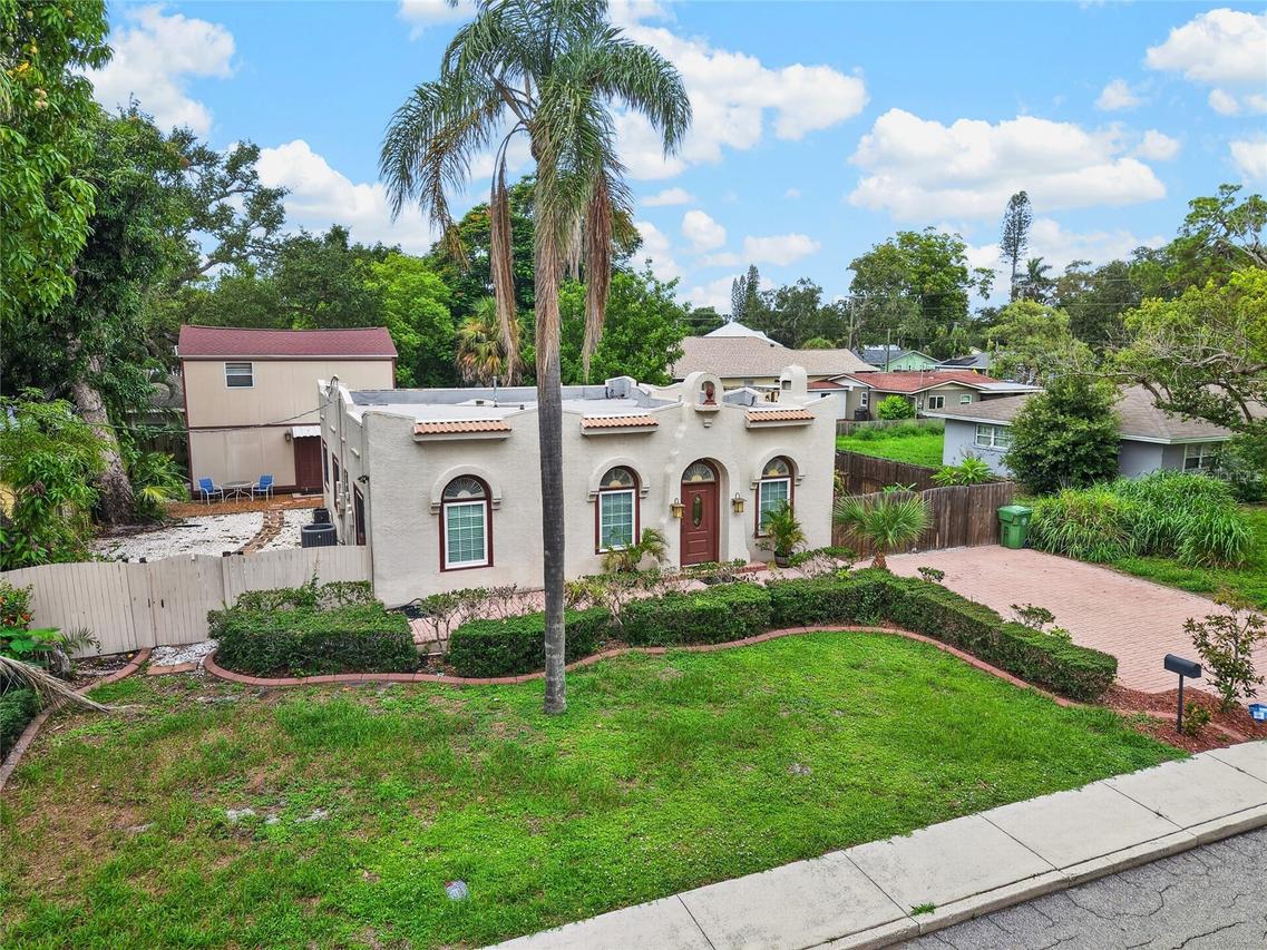 714 29th St., Bradenton, FL 34205