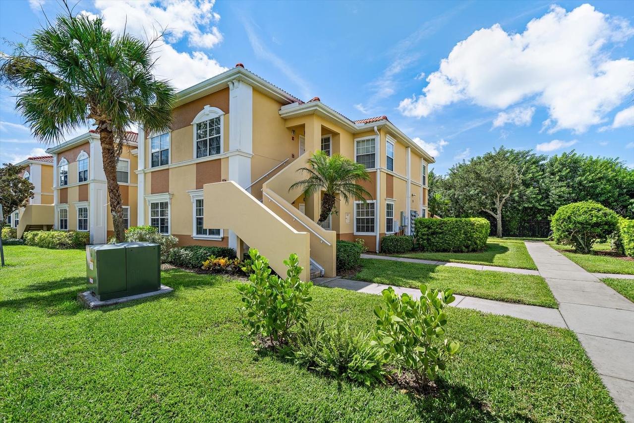 1010 Villagio Cir. #104, Sarasota, FL 34237