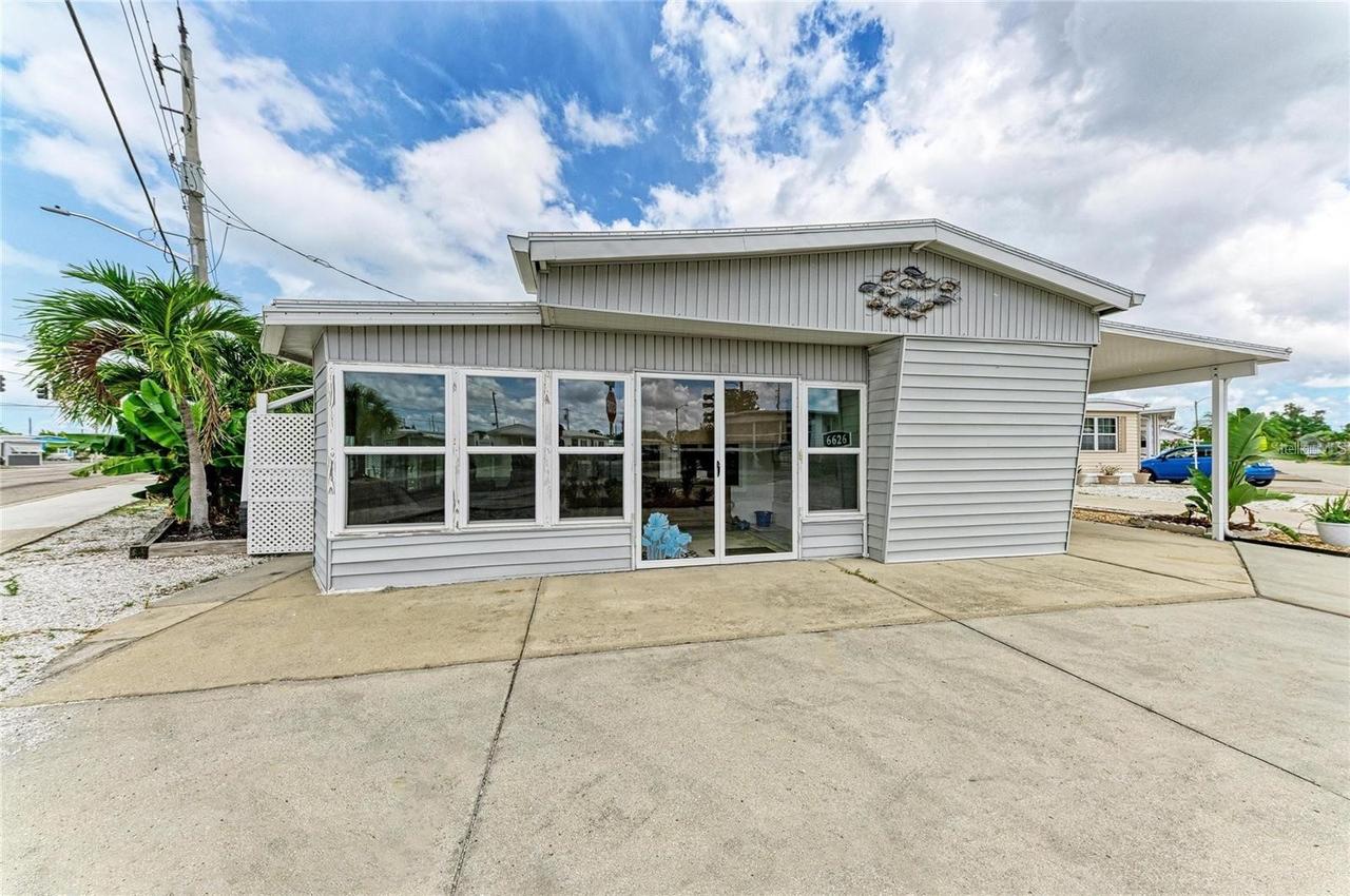 6626 Texas St., Bradenton, FL 34207