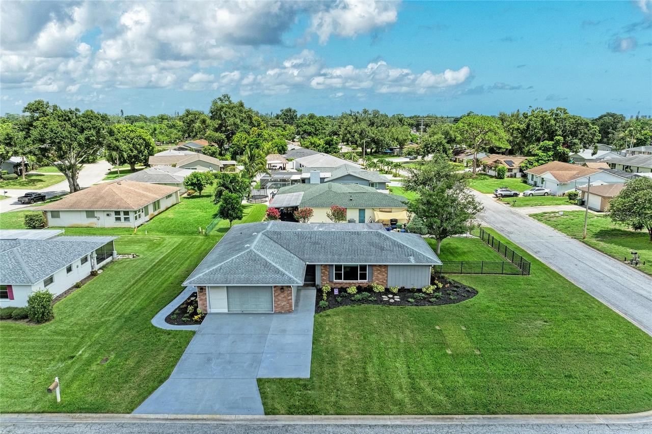 2011 37th St., Bradenton, FL 34205