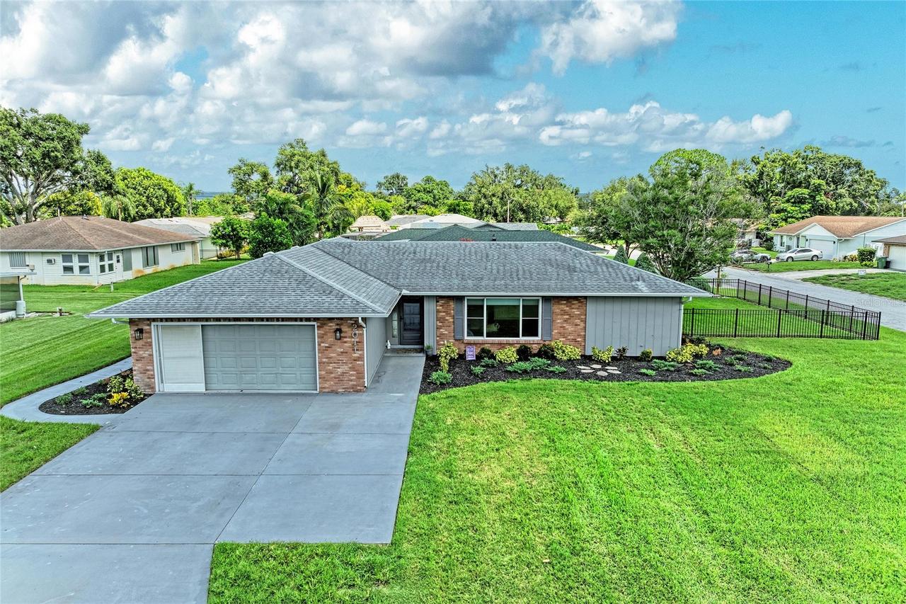 2011 37th St., Bradenton, FL 34205