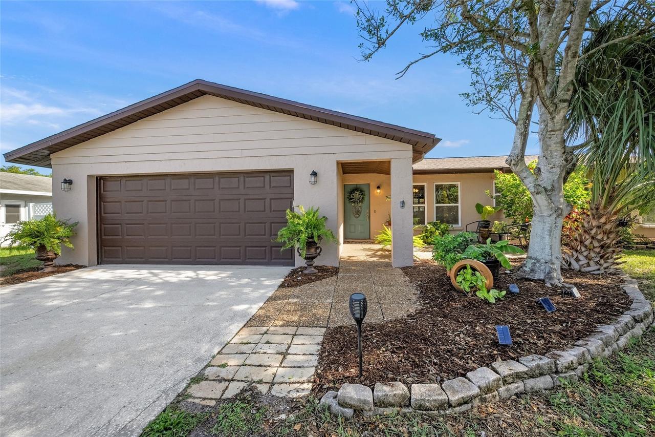 911 Southern Pine Ln., Sarasota, FL 34243