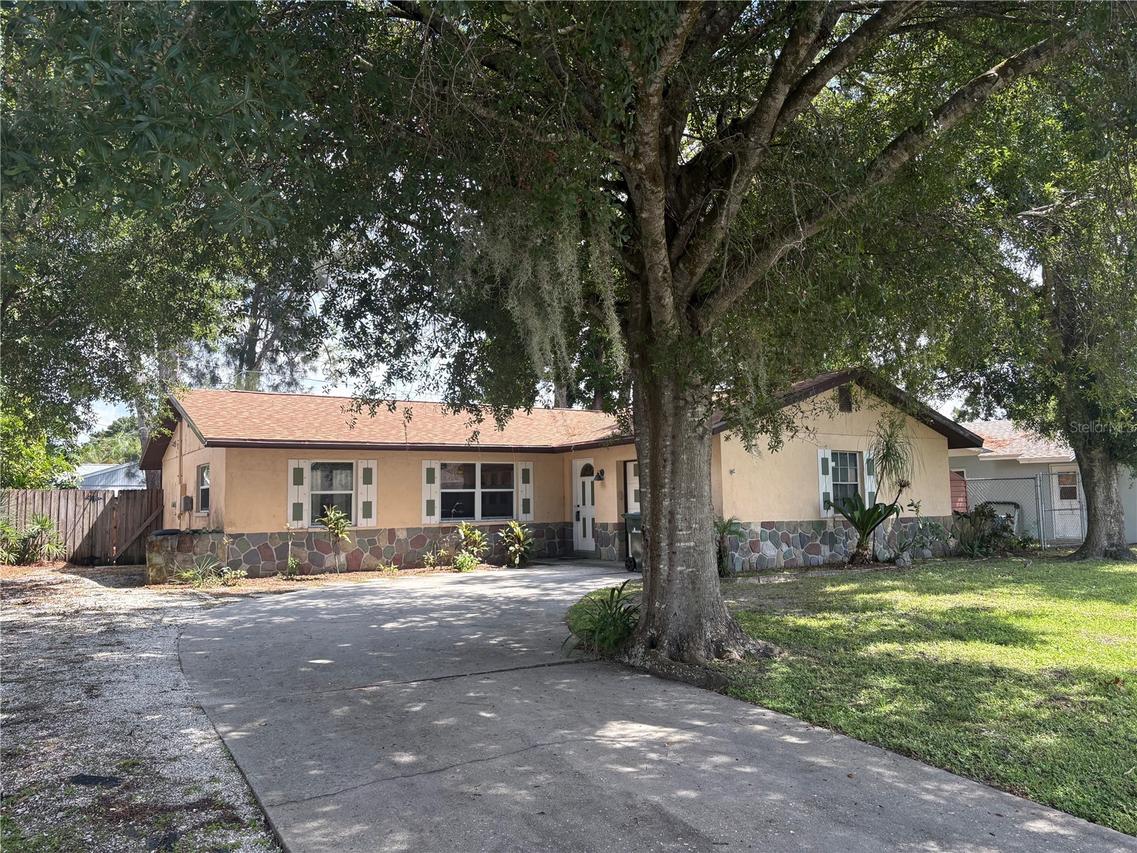 3925 Allan Pl., Sarasota, FL 34241