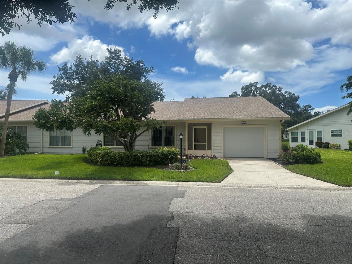 4242 Oakhurst Cir., Sarasota, FL 34233