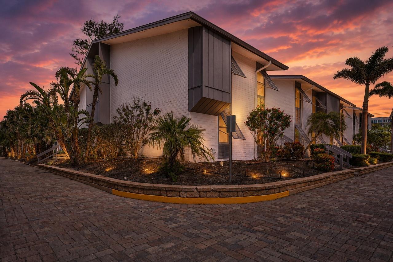 1141 W Peppertree Dr., Sarasota, FL 34242