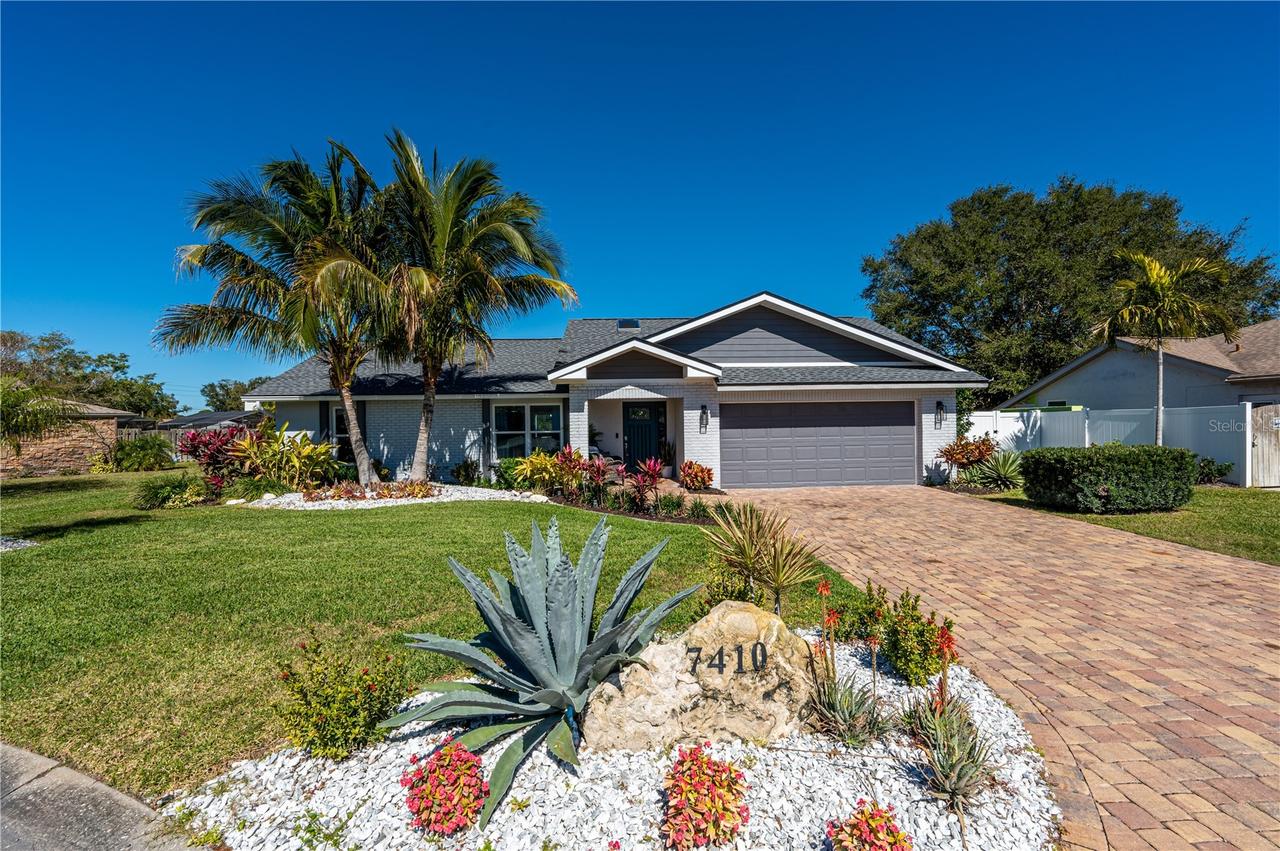 7410 2nd Ave., Bradenton, FL 34209