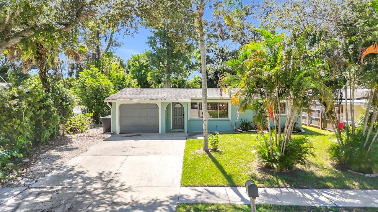 2212 Vinson Ave., Sarasota, FL 34232