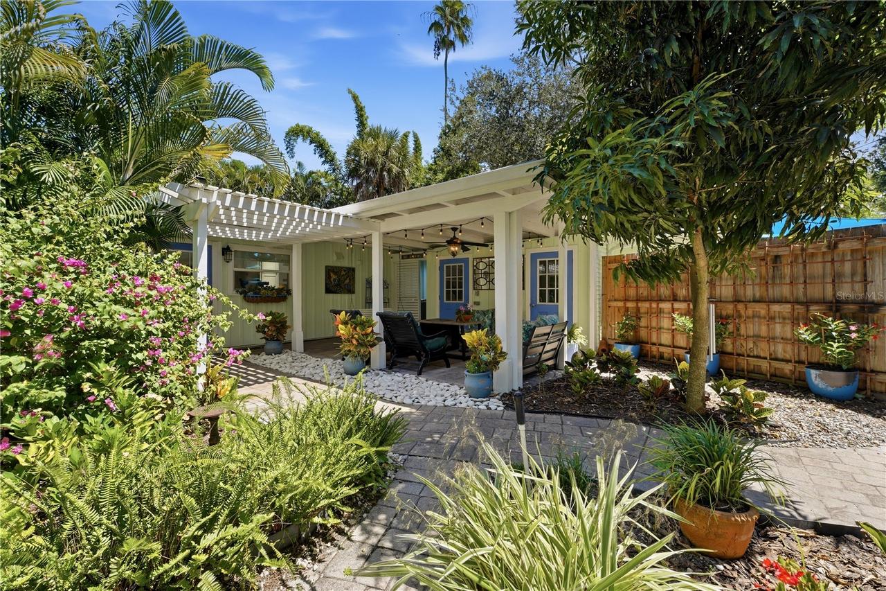 3424 Old Oak Dr., Sarasota, FL 34239