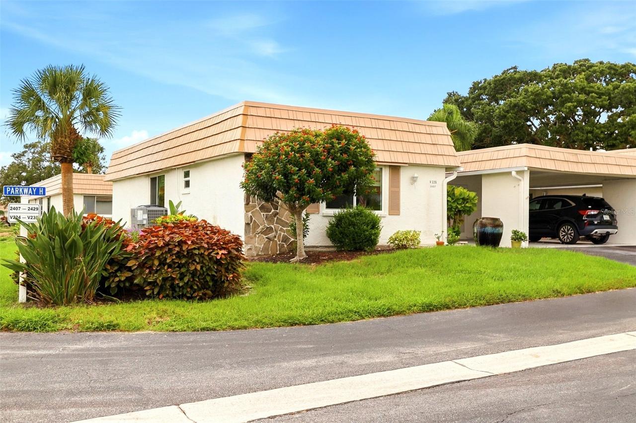 2407 Riverbluff Pkwy. #V-226, Sarasota, FL 34231