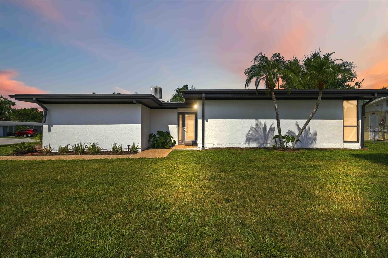 6332 Pauline Ave., Sarasota, FL 34231