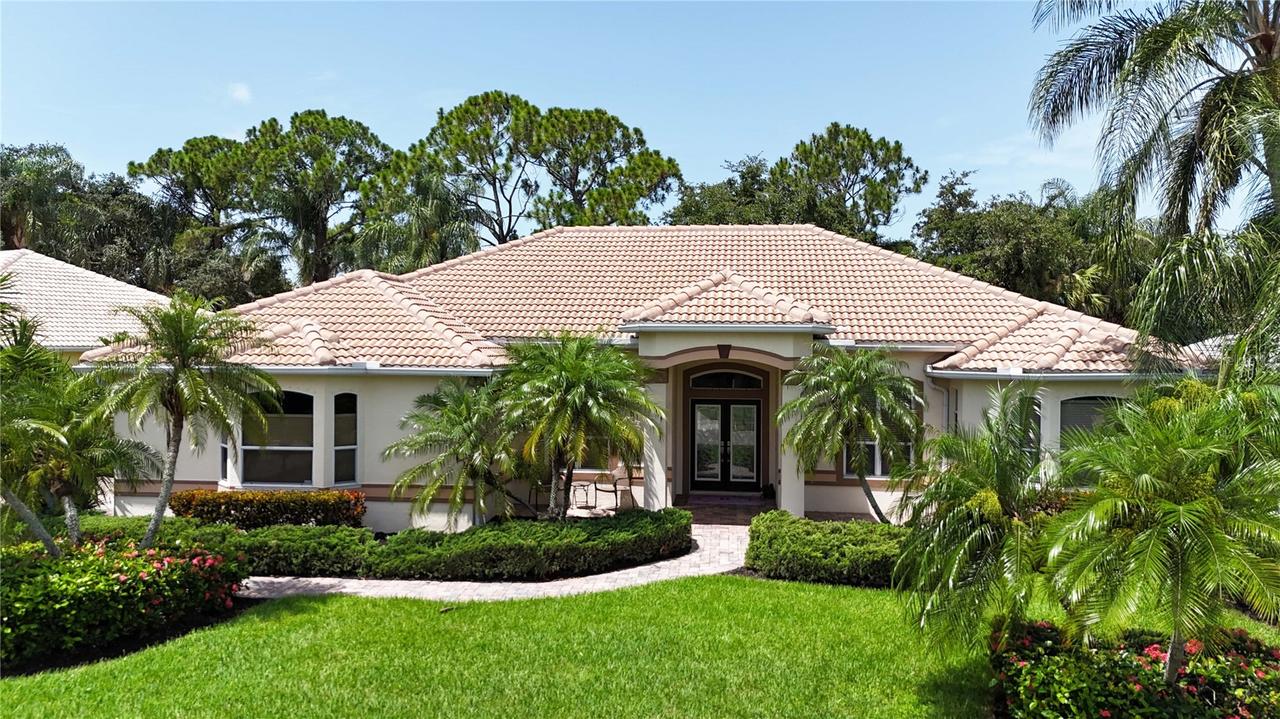 5245 Far Oak Cir., Sarasota, FL 34238