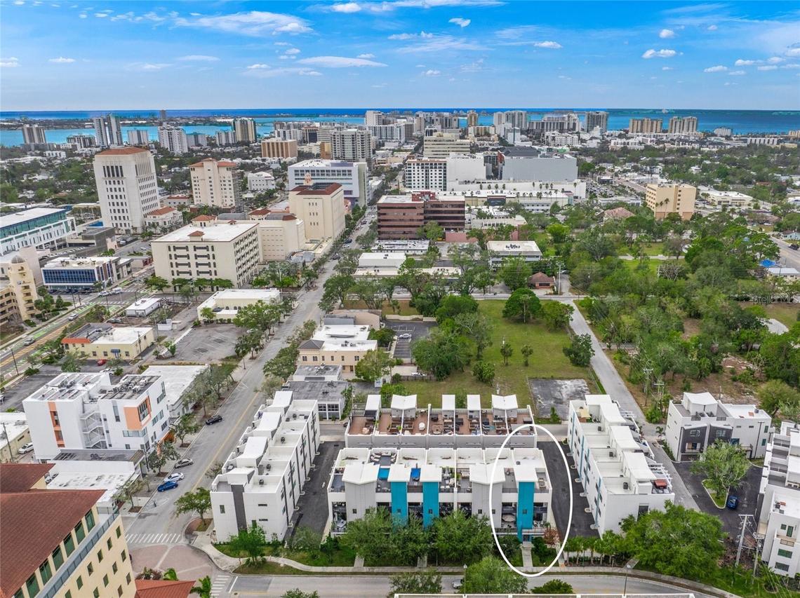 72 N School Ave., Sarasota, FL 34237