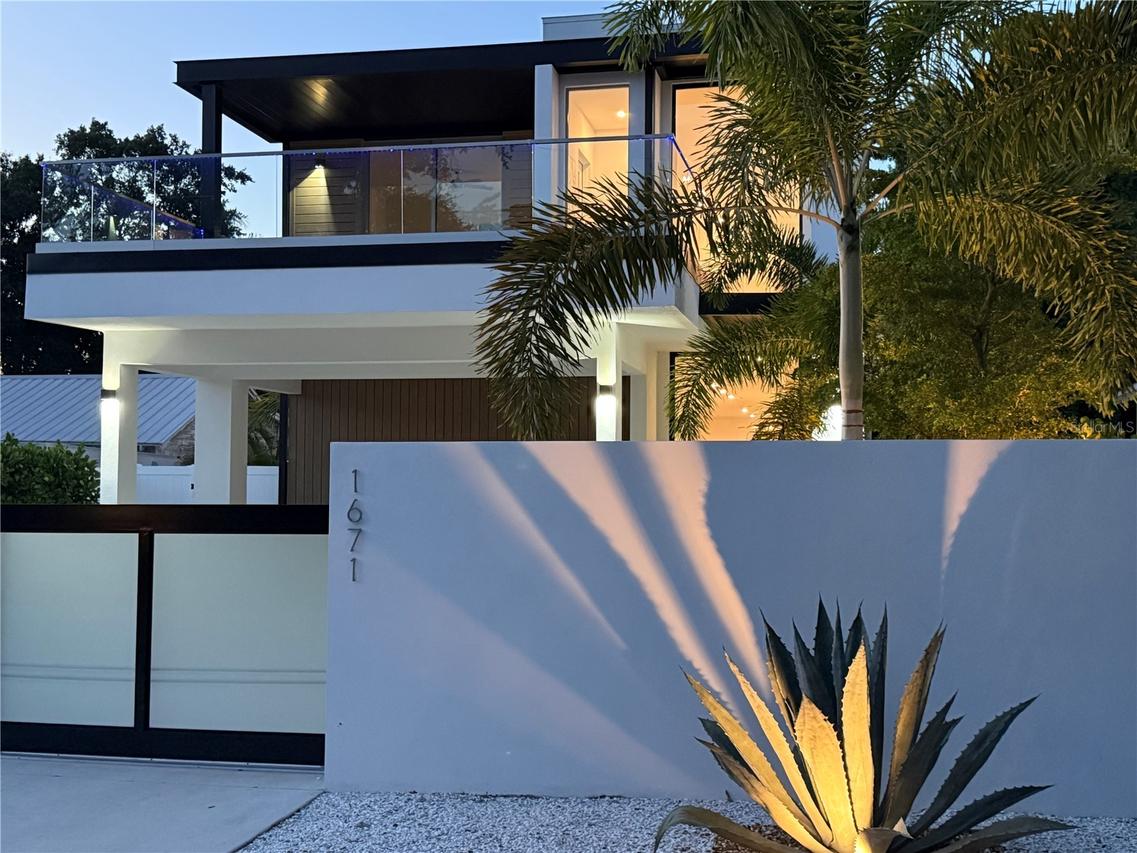1671 Arlington St., Sarasota, FL 34239
