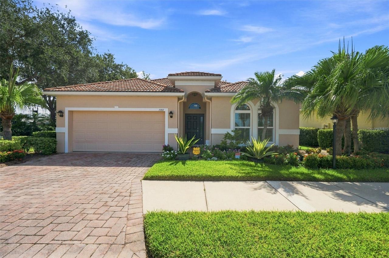 7707 33rd St., Sarasota, FL 34243