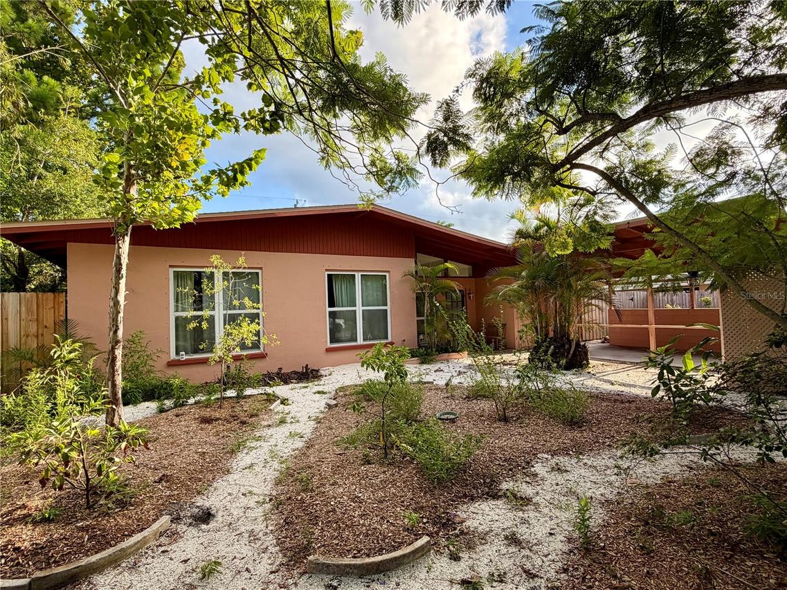 2843 Bay St., Sarasota, FL 34237