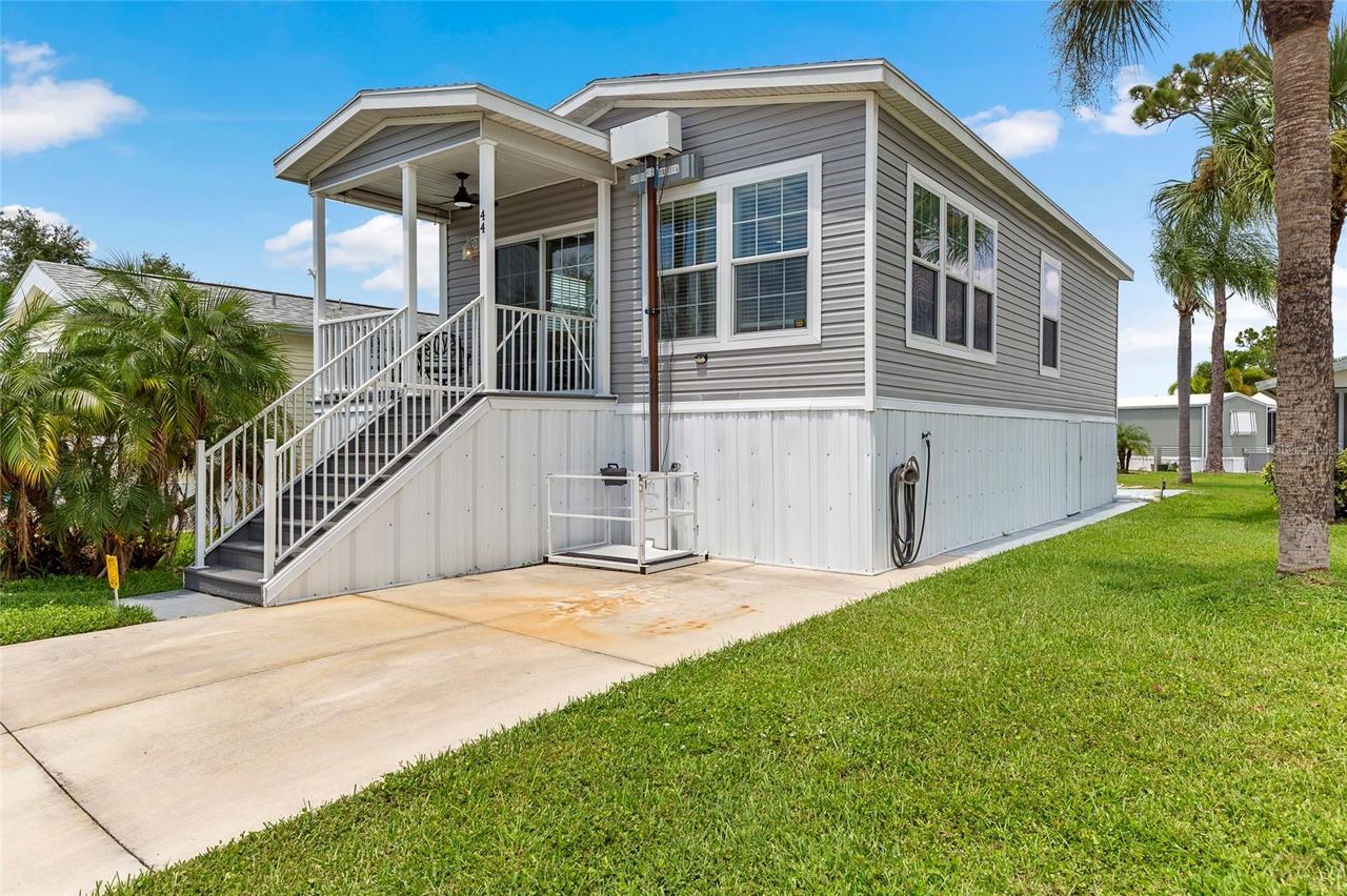 44 Crown Point Dr., Nokomis, FL 34275