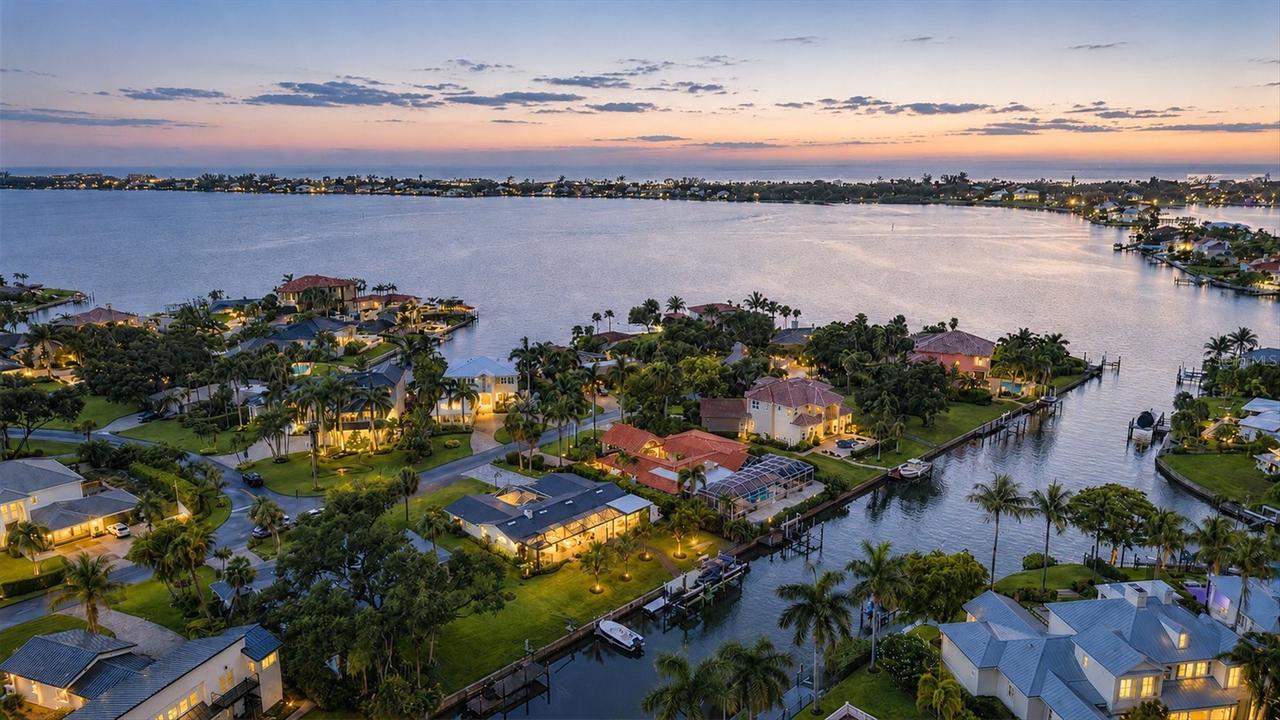 1761 Sandalwood Dr., Sarasota, FL 34231