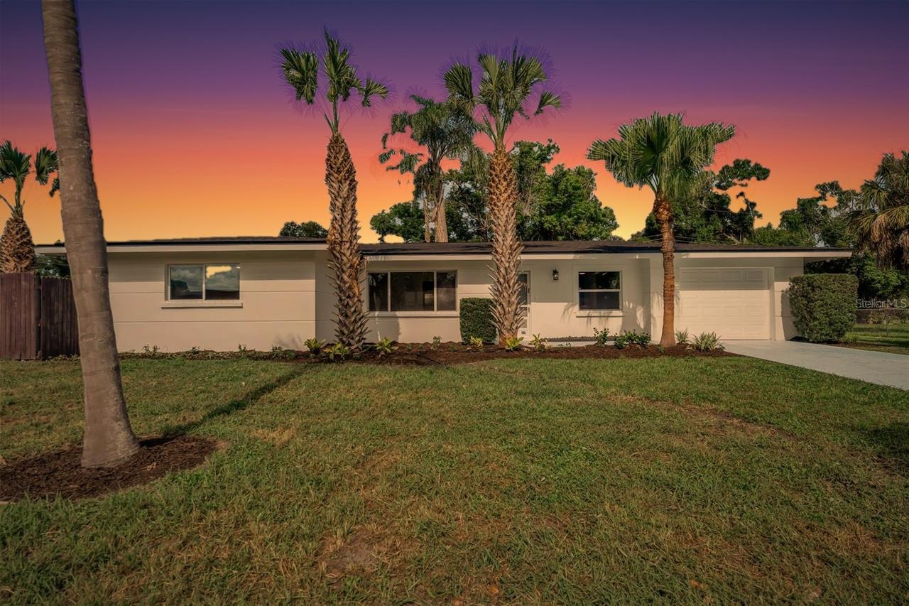 2769 Wisteria Pl., Sarasota, FL 34239