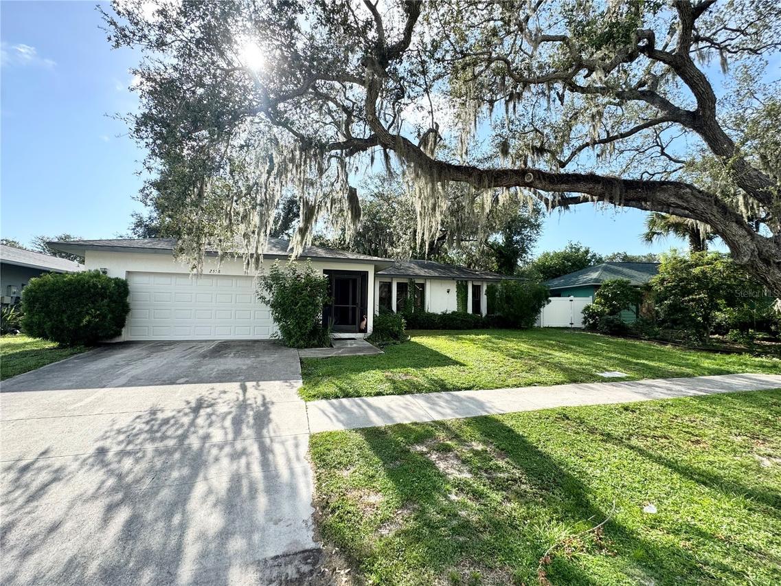 2558 Wood Oak Drive, Sarasota, FL 34232