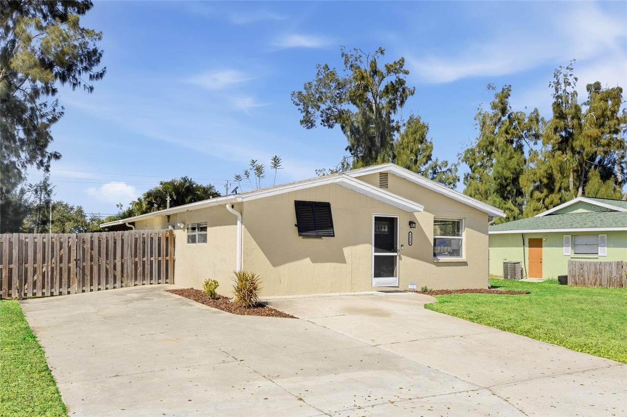 5320 Moeller Ave., Sarasota, FL 34233