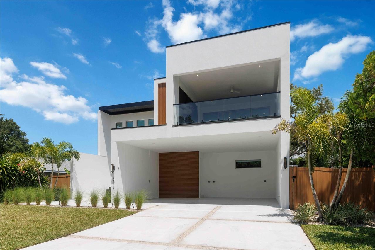 2419 Hillview St., Sarasota, FL 34239