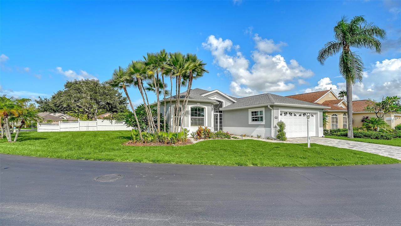 4444 Edinbridge Cir. #121, Sarasota, FL 34235