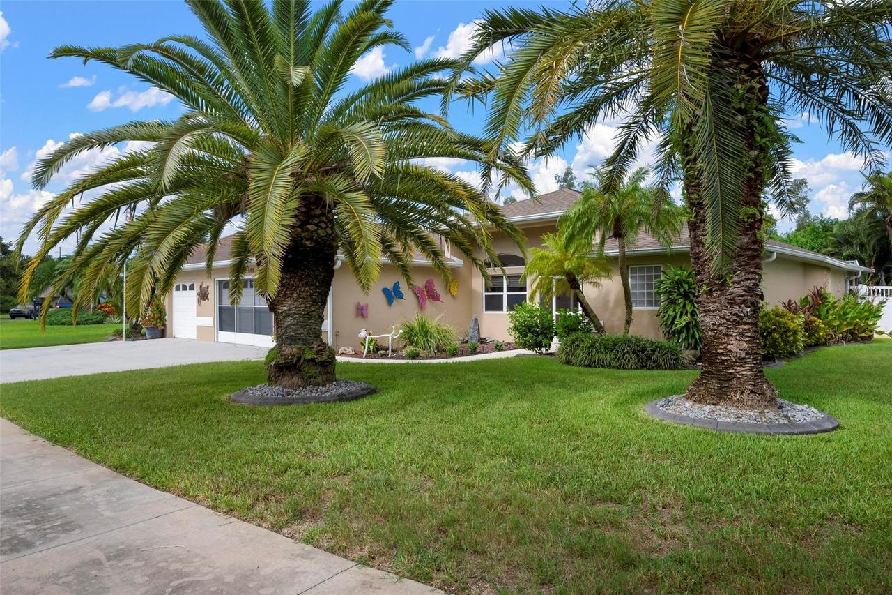 586 Oak Bay Dr., Osprey, FL 34229