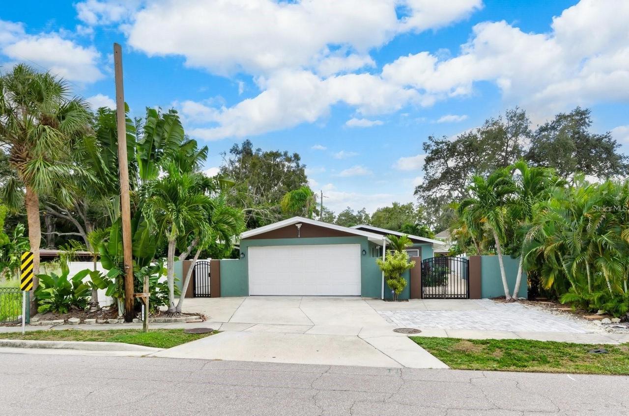 2598 Wood St., Sarasota, FL 34237