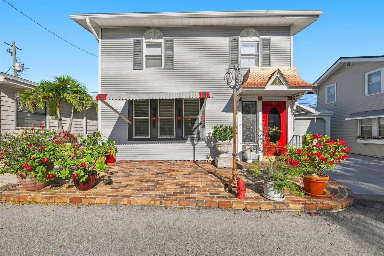 10 Plaza St., Bradenton, FL 34208