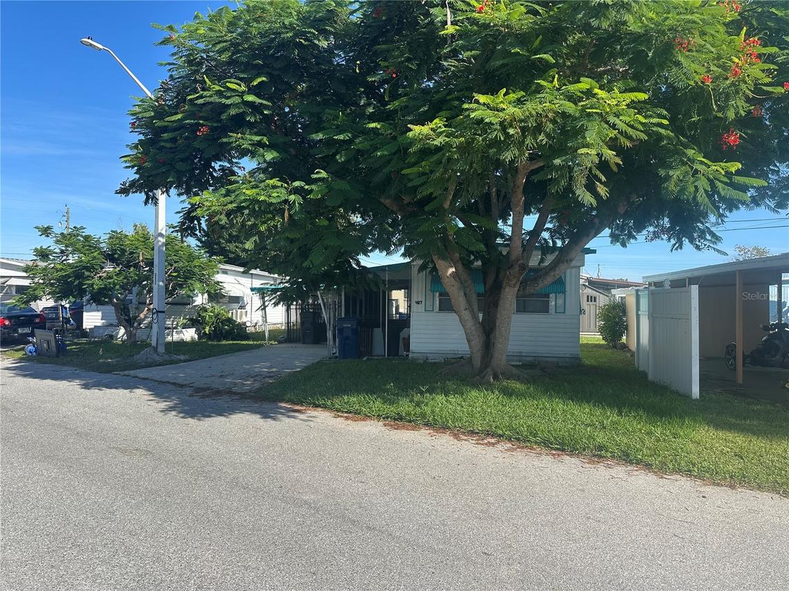 407 52nd Avenue Dr., Bradenton, FL 34207