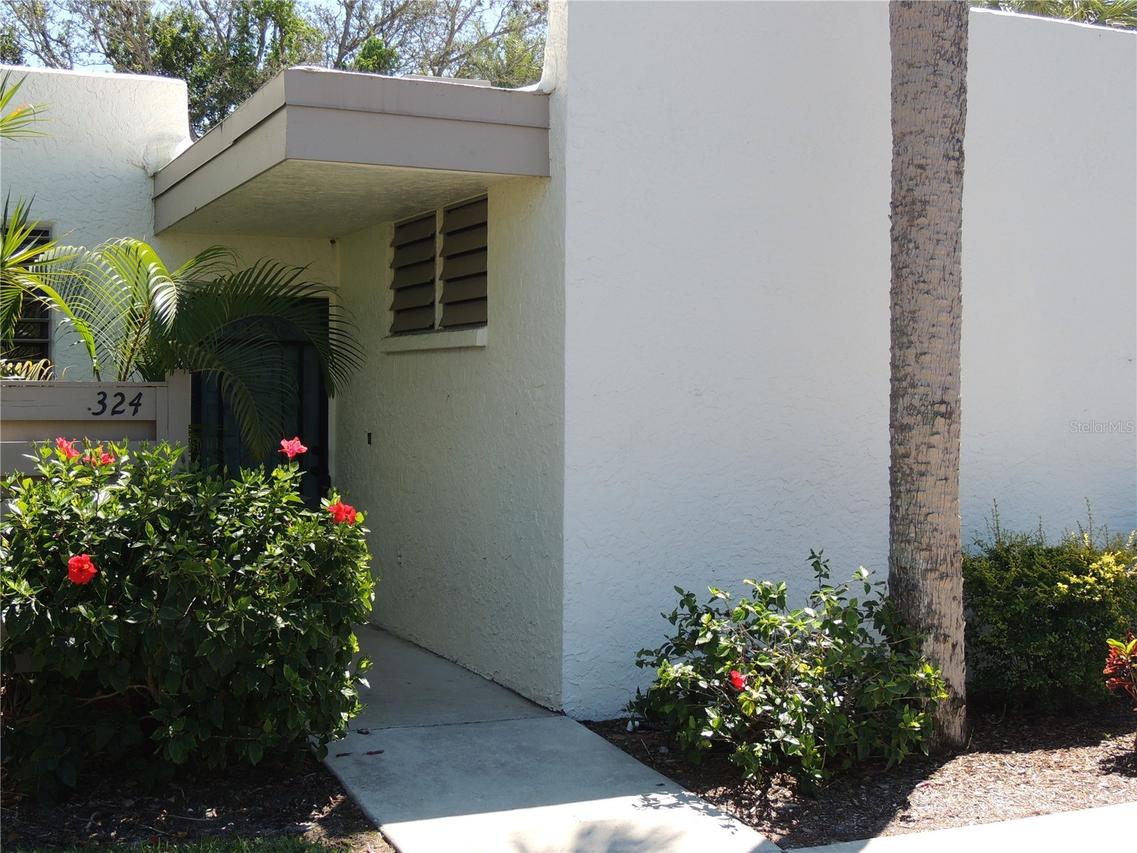 324 Timberlake Dr., Bradenton, FL 34210