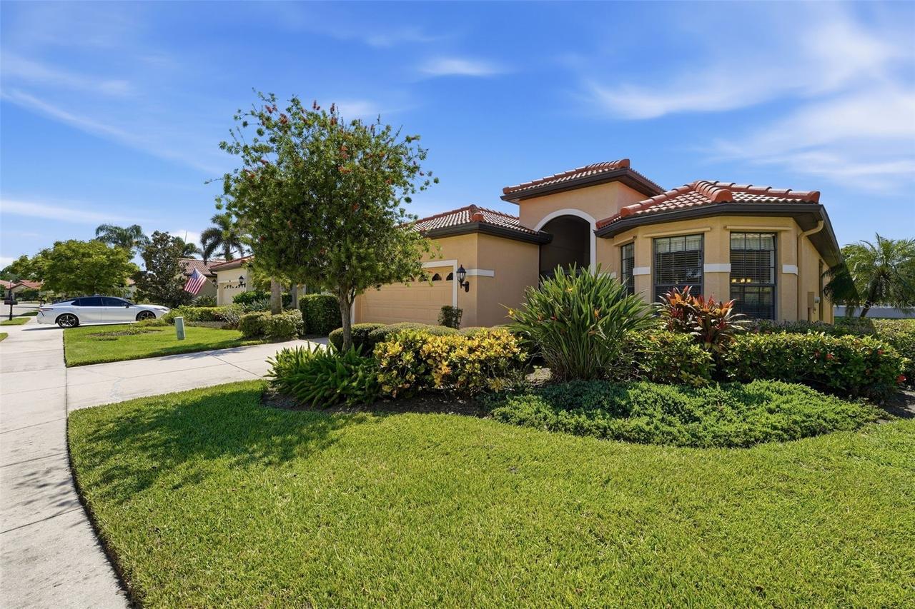 8155 Stirling Falls Cir., Sarasota, FL 34243