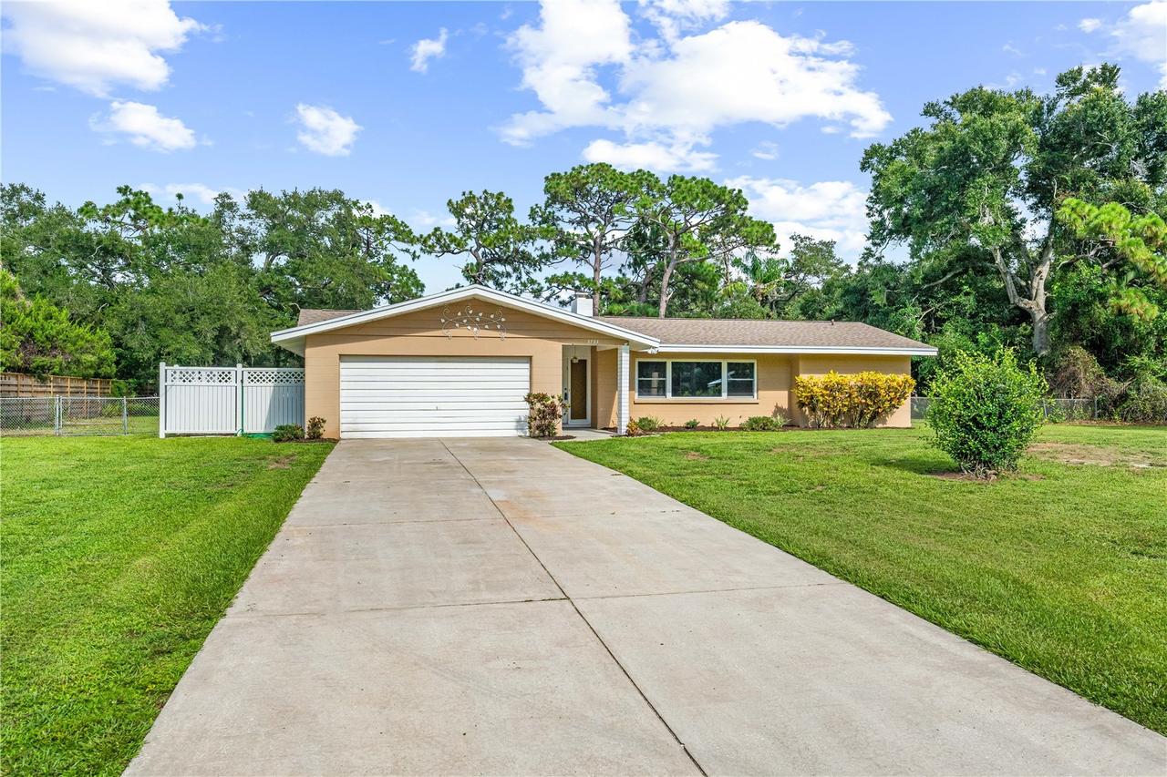 3733 Malec Cir., Sarasota, FL 34233