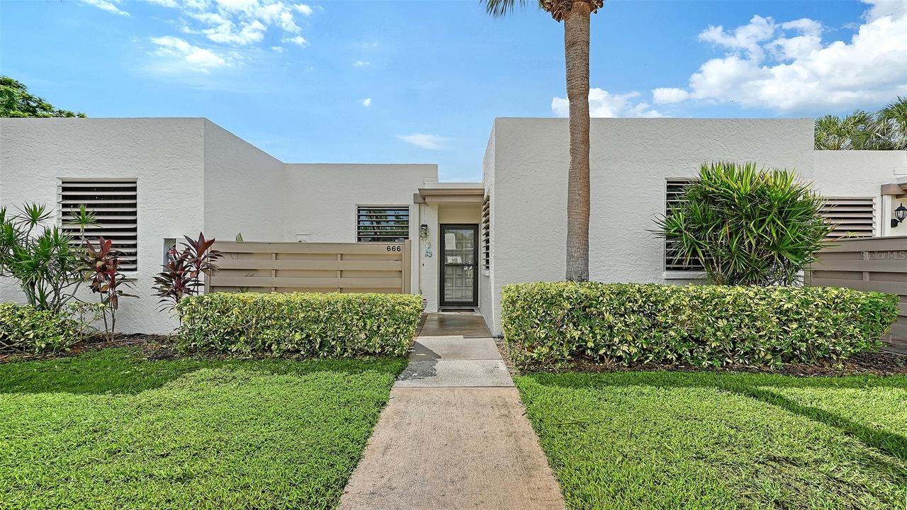 666 Woodlawn Dr., Bradenton, FL 34210