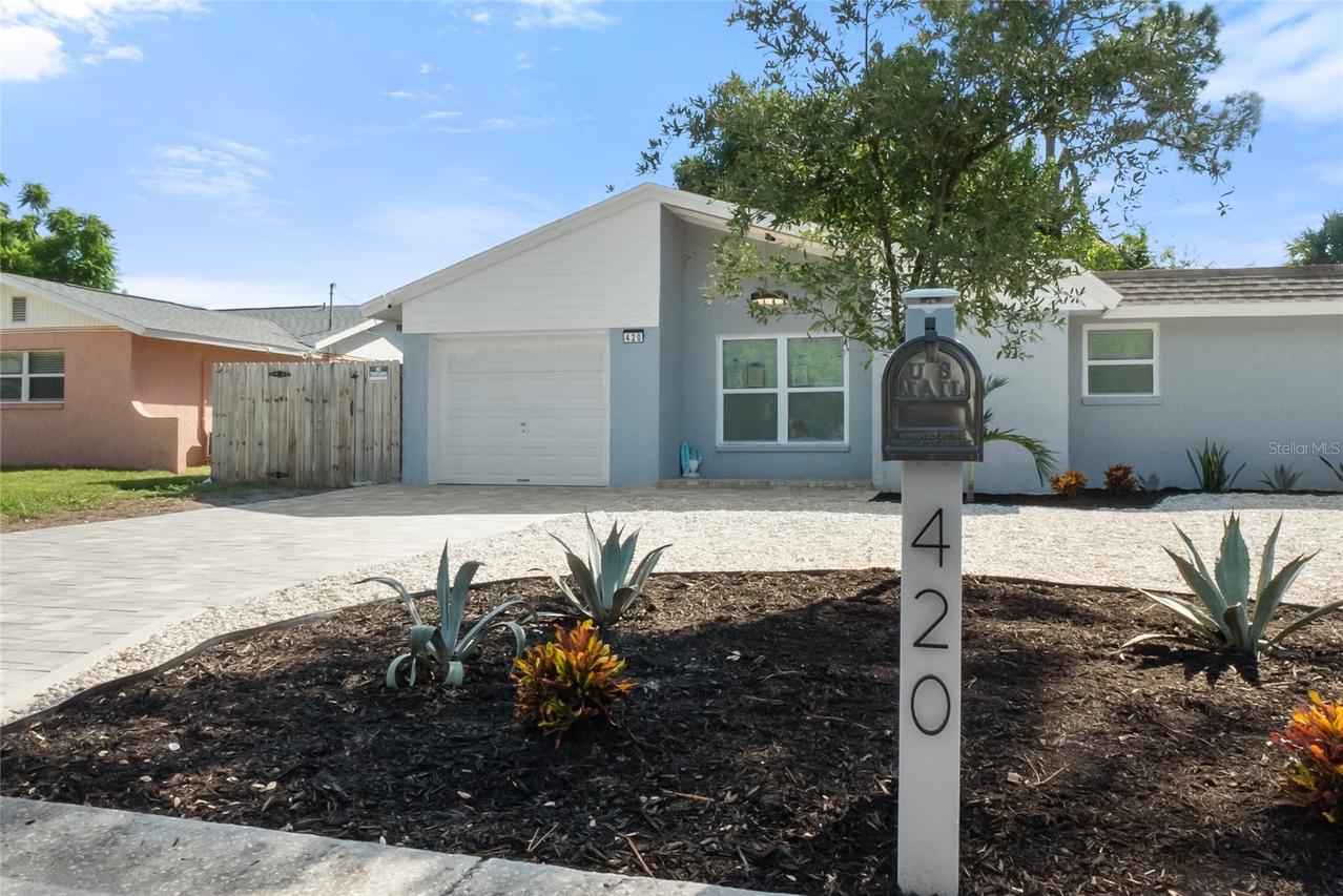 420 Melody Cir., Sarasota, FL 34237