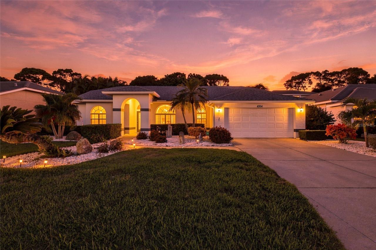 4304 Balmoral Way, Sarasota, FL 34238