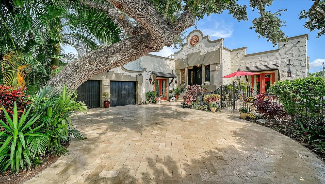 1853 Fiesta Dr., Sarasota, FL 34231